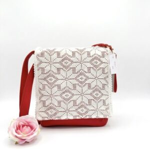 De la Rose - kaunis Eesti disain ja käsitöö, seljakotid on valminud väärindava uuskasutuse põhimõttel mööblitööstuse materjalijääkidest