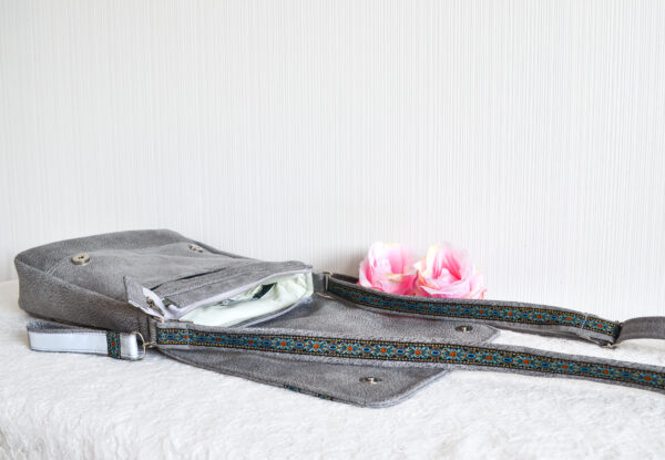 De la Rose eesti käsitöö disain uuskasutusena valminud mööblinahast/mööblikangast kotid
