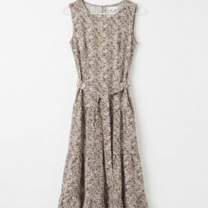 De la Rose - kaunis Eesti disain ja käsitöö, kleidid on valminud erinevatest eelnevalt pestud retrokangastest