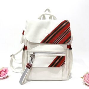 De la Rose - kaunis Eesti disain ja käsitöö, seljakotid on valminud väärindava uuskasutuse põhimõttel mööblitööstuse materjalijääkidest