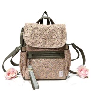 De la Rose - kaunis Eesti disain ja käsitöö, seljakotid on valminud väärindava uuskasutuse põhimõttel mööblitööstuse materjalijääkidest